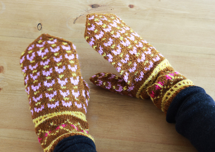 ラトビアのおばあちゃんの手編みミトン