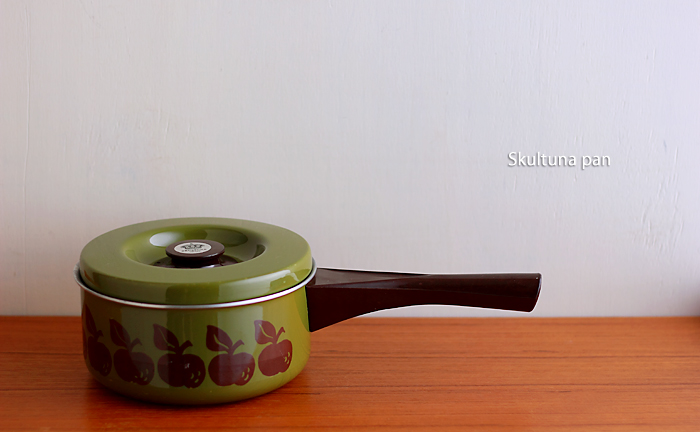 【ヴィンテージ】スウェーデン/SKULTUNA/レトロなりんご柄の片手鍋