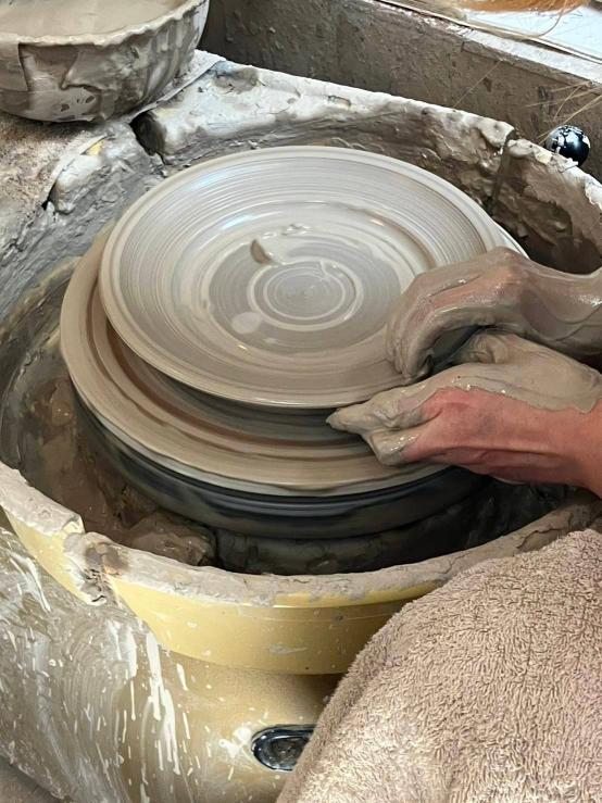 はしもとさちえさんの工房での製作風景