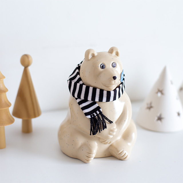 【数量限定】しろくま貯金箱(2020年秋冬限定 黒ボーダーマフラー付き) Polar Bear Money Box
