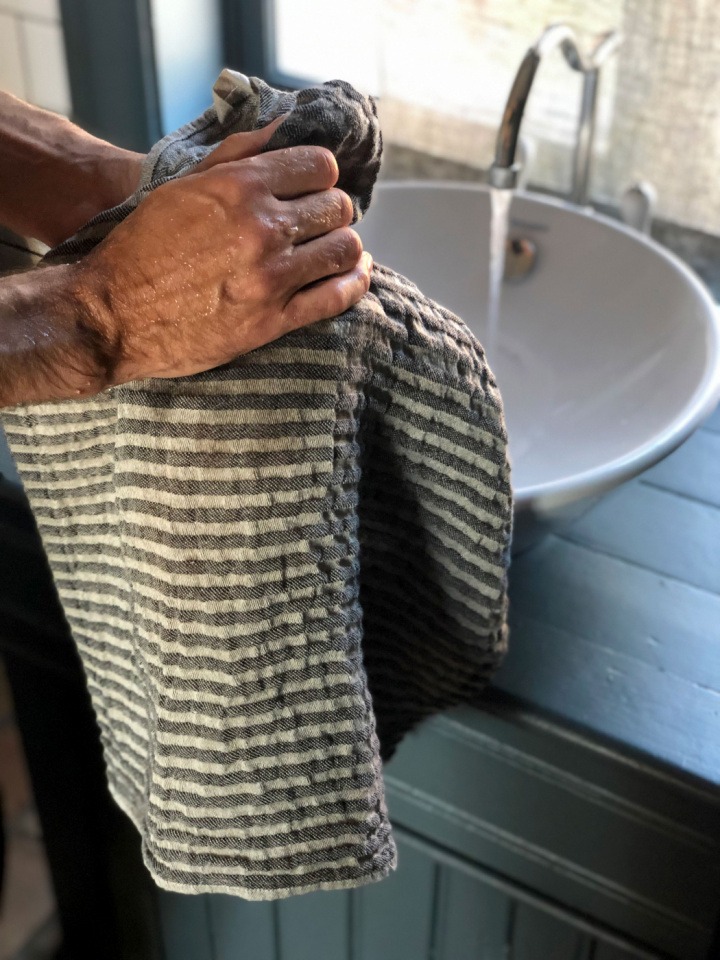 Vaxbo Lin ヴェクスボリン｜ハンドタオル LILLA STORM（ブラック×グラファイト）