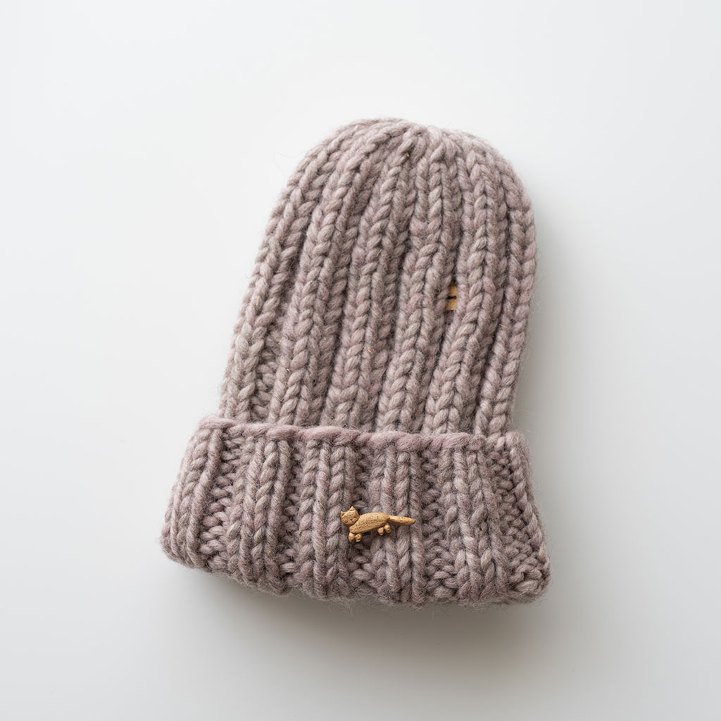 ao11｜ブローチ タヌキネコ