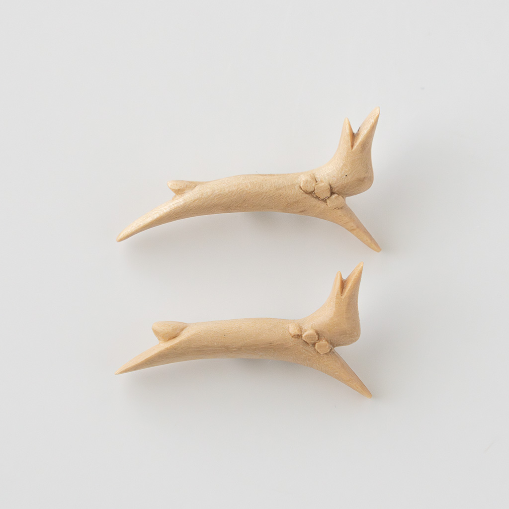 ao11｜ブローチ ウサギ