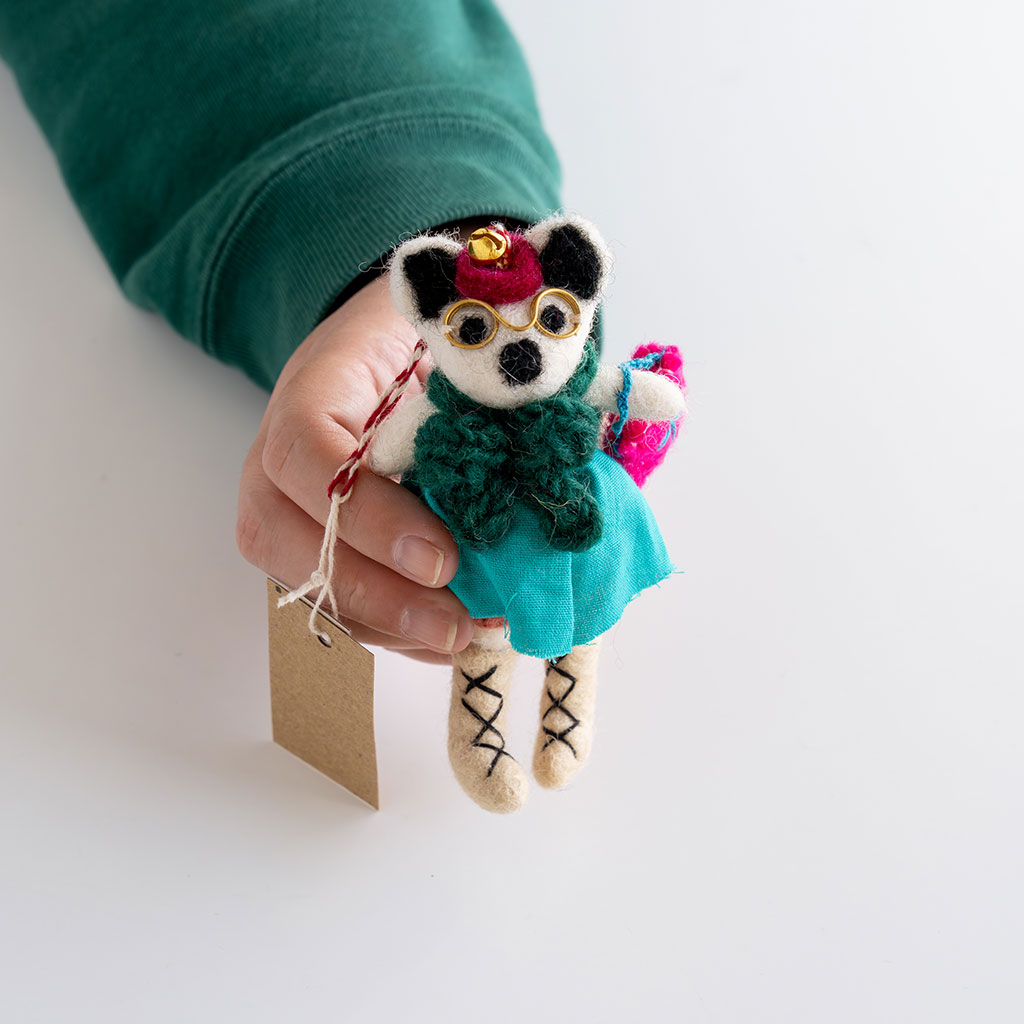 A WORLD OF CRAFT｜オーナメント 06 DOG WITH MOONBOOTS