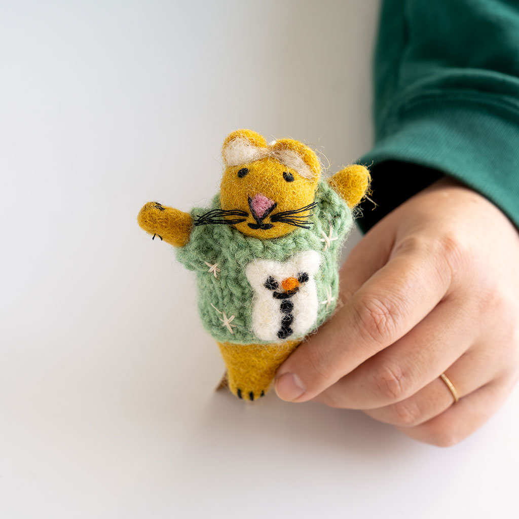 A WORLD OF CRAFT｜オーナメント 12 CAT WITH SNOWMAN SWEATER