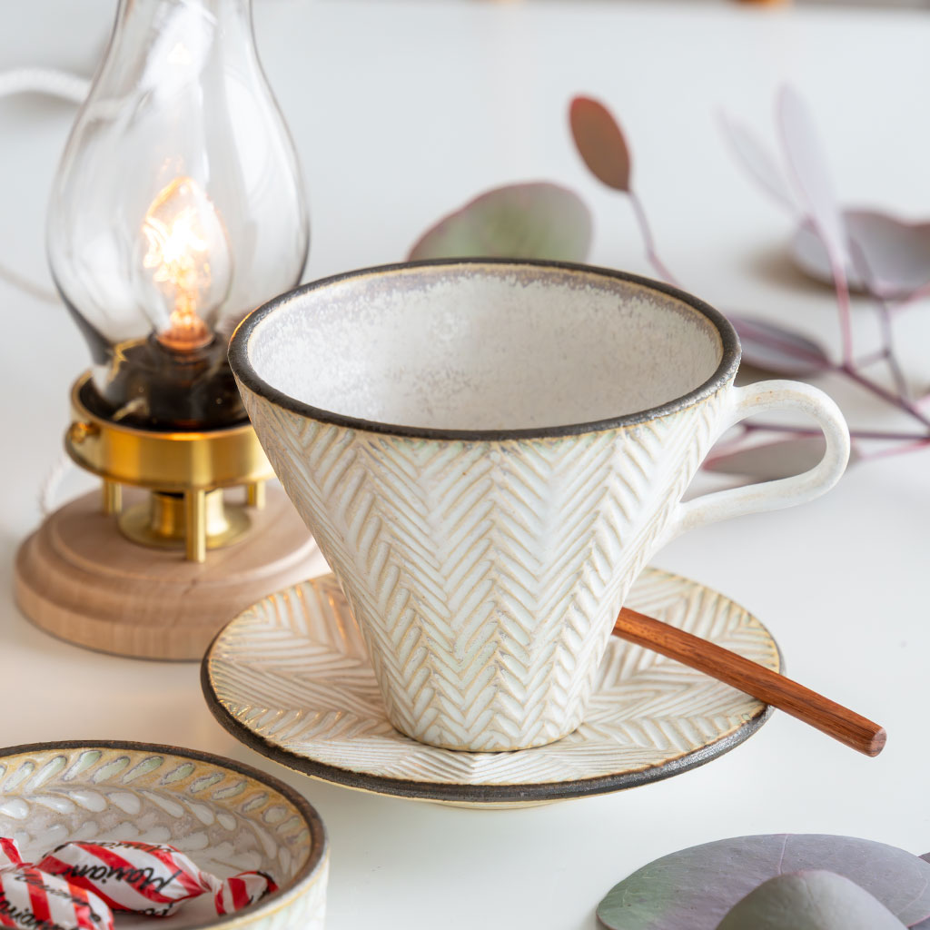 はしもとさちえ｜ティーカップ＆ソーサー（e）