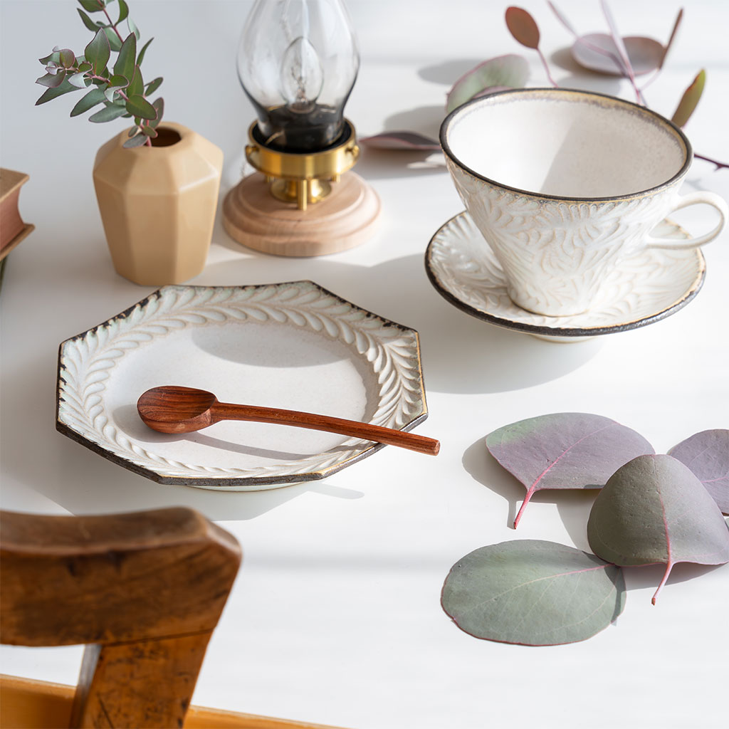 はしもとさちえ｜ハチカクプレート小（hane）