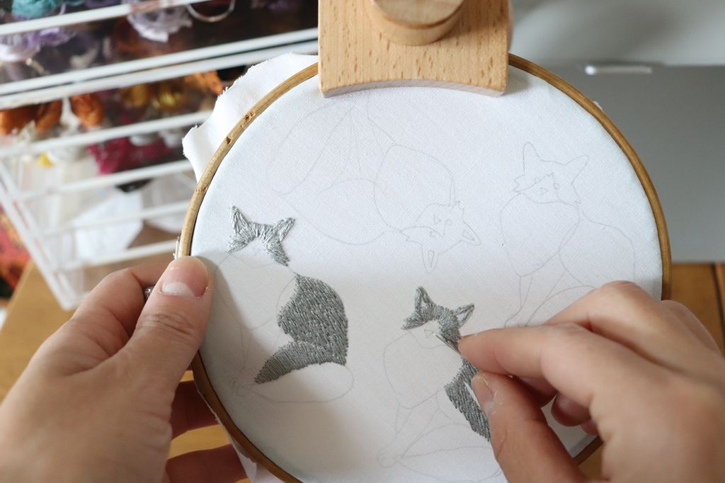 いとのきのした｜手刺繍ブローチ