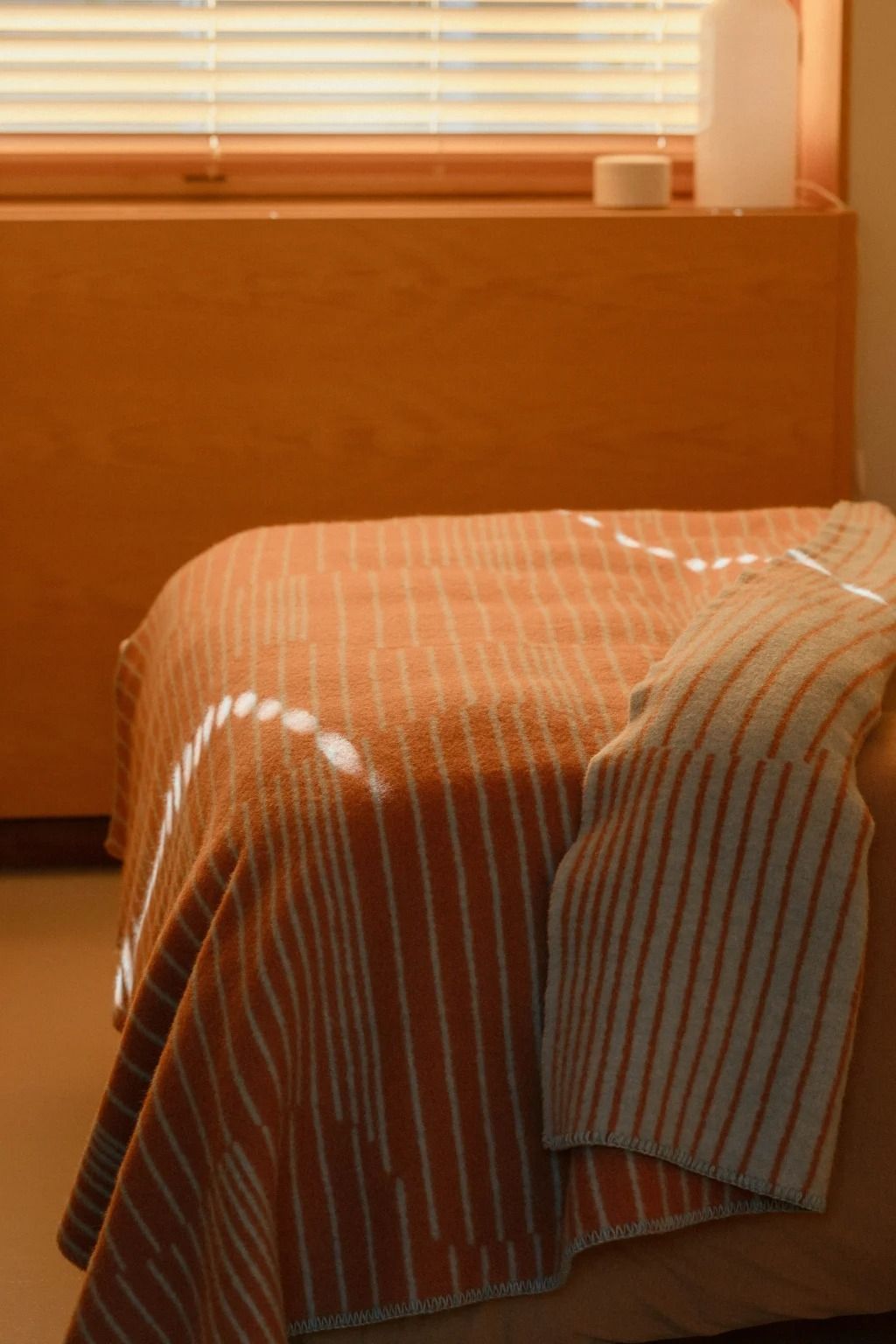 LAPUAN KANKURIT ラプアンカンクリ｜ブランケット（130x180cm）AURORA/シナモン×ナチュラルダイドウォード