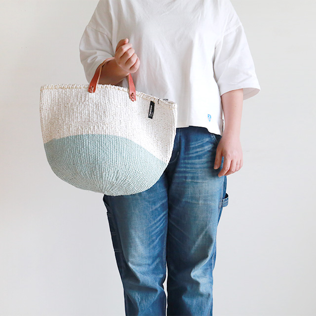 Mifuko ミフコ｜Kiondo バスケット［サイザル麻×再生プラスチック］トートバッグ［ショートハンドル］Mサイズ ライトブルーハーフ