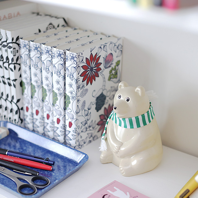 【2017年限定】しろくま貯金箱｜グリーン（フリンジ白）ボーダーマフラー付き Polar Bear Money Box