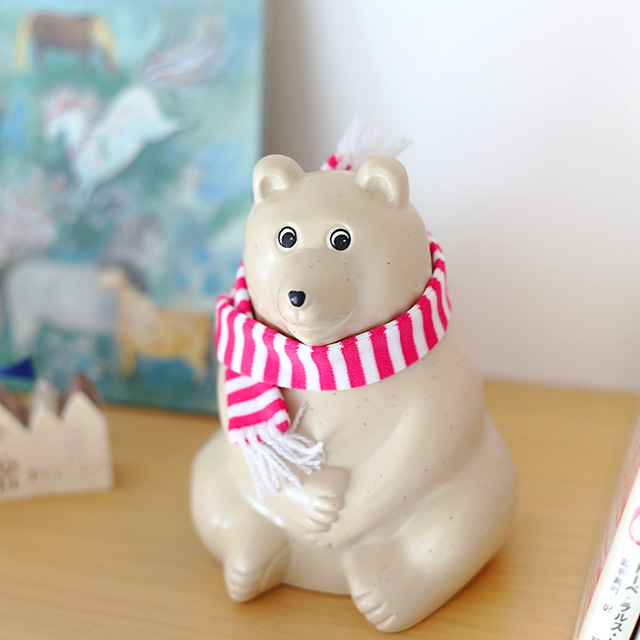 【2018年限定】しろくま貯金箱｜ピンク（フリンジ白）ボーダーマフラー付き Polar Bear Money Box