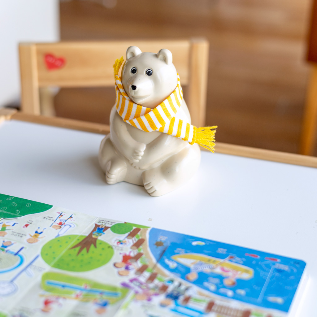 【2022年限定】しろくま貯金箱｜黄ボーダーマフラー付き Polar Bear Money Box