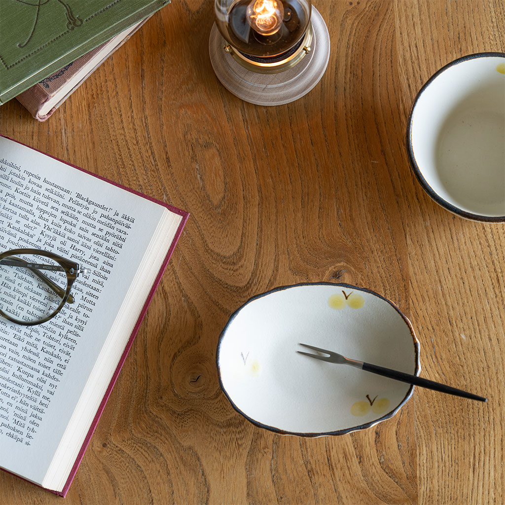 アトリエ モノラー｜ちょうちょ楕円高台小皿 COMFOTA 北欧雑貨店