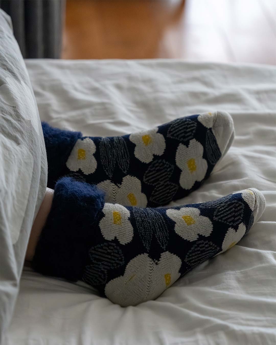 from F フロムエフ｜もこもこソックス レディース/◆FEEL MY FOOTSTEPS◆花畑/ネイビー