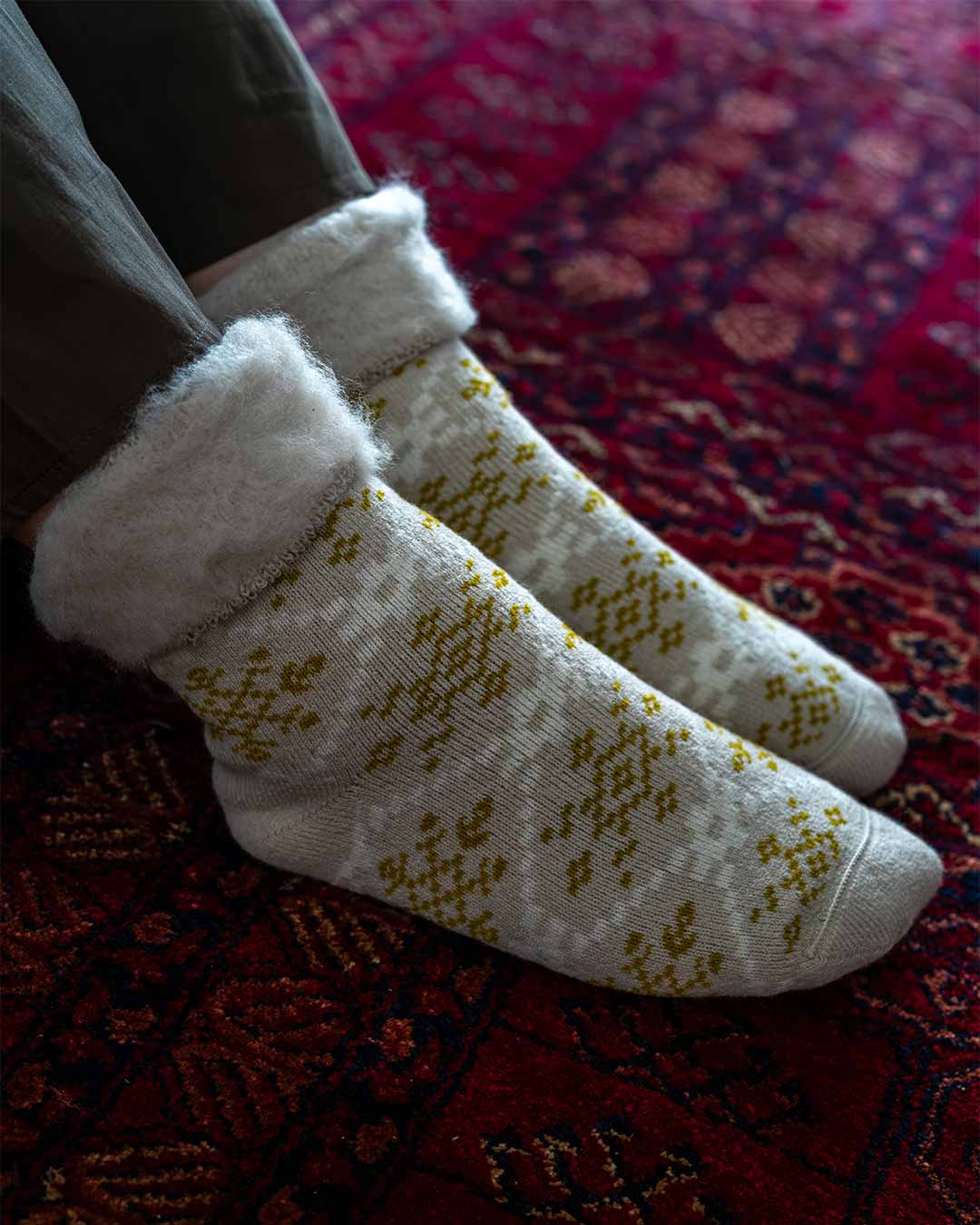 from F フロムエフ｜もこもこソックス レディース/◆FEEL MY FOOTSTEPS◆雪の結晶/ライトベージュ