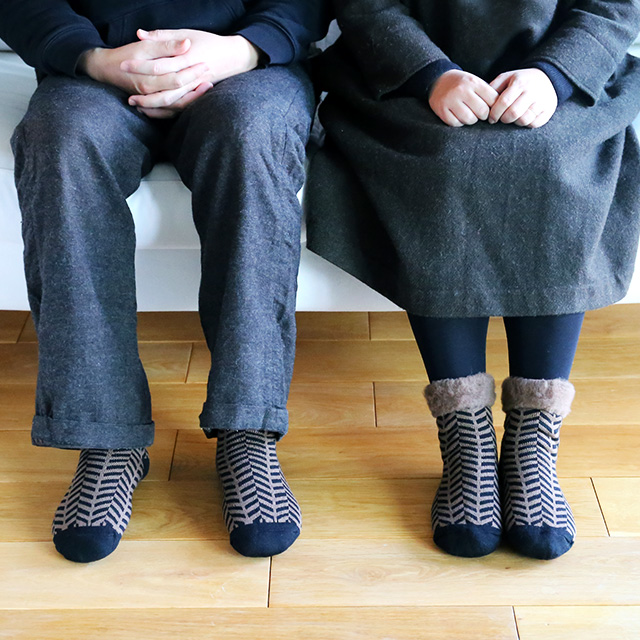 from F フロムエフ｜もこもこソックス レディースとメンズ/ヘリンボーン(モカ)