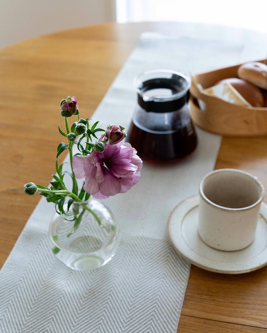 Vaxbo Lin ヴェクスボリン｜テーブルランナー FESTREMSA（ホワイト）