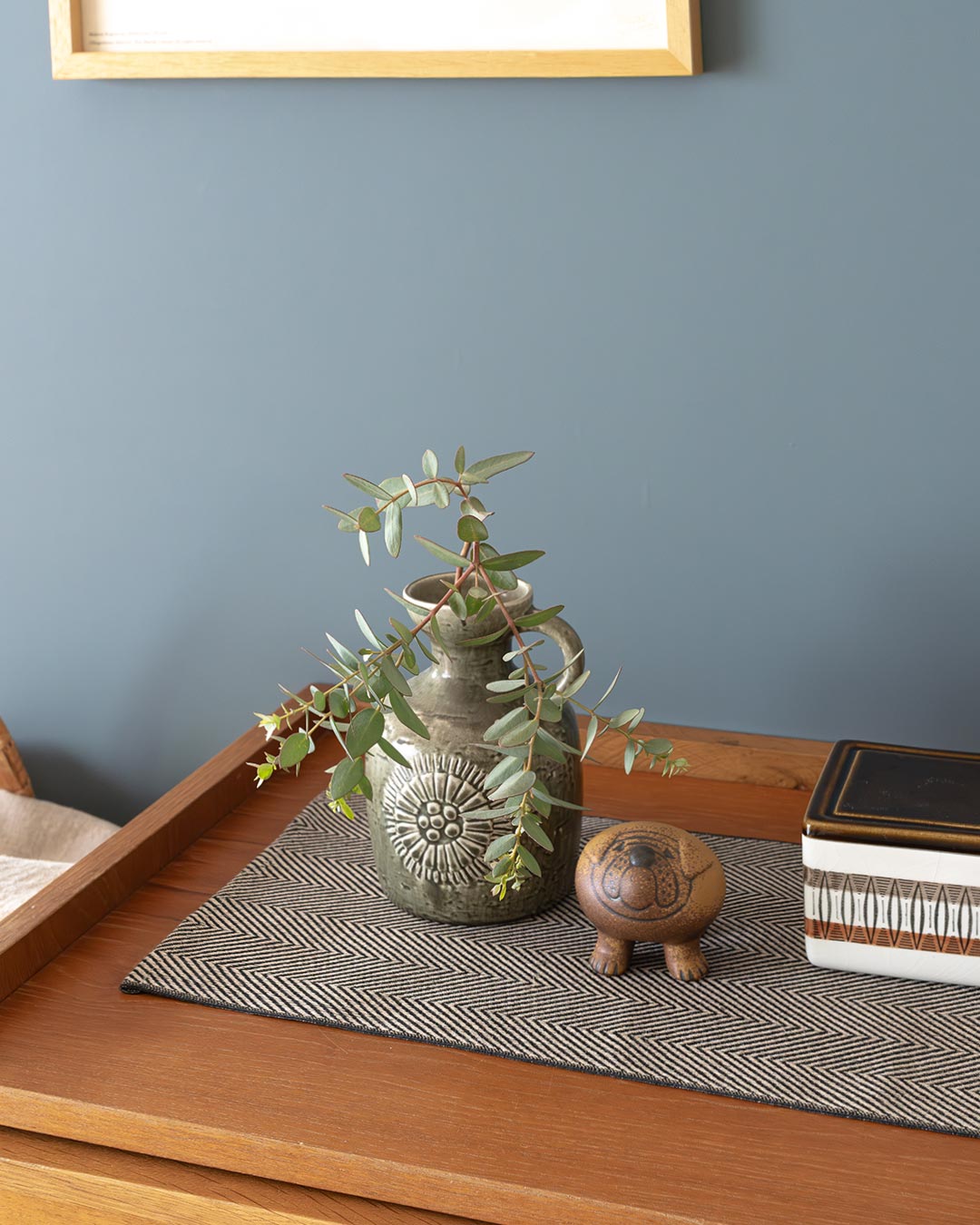 Vaxbo Lin ヴェクスボリン｜テーブルランナー FESTREMSA（ブラック）